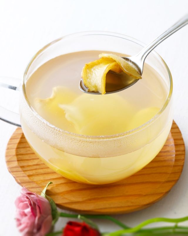\【創業感謝祭開催中】しょうがはちみつ漬登場いたしました！📣/

みなさま、こんにちは✨
本日は毎年楽しみにお待ちいただいている方も多い「しょうがはちみつ漬」のご紹介です💁‍♀️

しょうがの爽やかな辛みとはちみつの優しい甘みが相性抜群の商品です🫚🍯
日本一のしょうが生産地である高知県産の大生姜を使用し、あかしあ蜂蜜にたっぷりと漬け込み、1本ずつ手作りで仕上げました。

しょうがは身体の芯からじんわりとあたためてくれるので、肌寒さを感じるこれからの季節にぴったりですよ〜🥰
お湯や水、炭酸水などで4〜5倍に割ってお召し上がりください♪
しょうが焼きなど料理に使用していただくのもおすすめですよ💫

感謝祭期間中は感謝価格にて販売しておりますのでお見逃しなく👀

今日もぬくもりある素敵な一日になりますように😌
BEE HAPPY💫

- - - - - - - - - - - - - - - - - - - - -

🏡 長坂養蜂場 三ヶ日本店 @nagasaka_apiary
📍 静岡県浜松市浜名三ヶ日町下尾奈97-1
🈺 午前9：30～午後5：00
📆 毎週水曜・第2火曜定休
🅿️ 無料80台分あり

- - - - - - - - - - - - - - - - - - - - -
.
.
#長坂養蜂場 #養蜂場 #静岡 #浜松 #はままつ #三ヶ日 #浜名湖 #奥浜名湖駅 #はちみつ専門店 #はちみつ #蜂蜜 #ハチミツ #ミツバチ #浜松旅行 #浜松グルメ #浜松スイーツ #浜松土産 #浜松みやげ #浜松お土産 #健康食 #はちみつのある暮らし #apiary #honeyshop #honey #創業感謝祭 #しょうがはちみつ漬