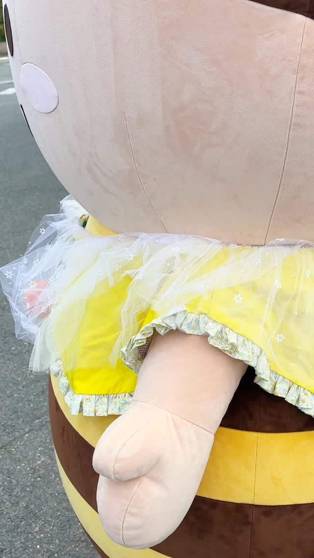 \✨🍯新蜜シーズン到来🍊✨/

みなさま、こんにちは！
三ヶ日本店ではただいま｢新蜜フェア｣を開催しております🍯
イベントに合わせて、5月の土日限定で、三ヶ日みかんのお花をイメージした衣装のぶんぶんが登場します🎉
⁡
妖精のようなかわいらしい姿、ぜひご覧になってください🥰
ぶんぶんと一緒に、新蜜フェアを満喫しましょう〜〜✨️✨️
⁡
それでは、今日もぬくもりある素敵な一日になりますように😌
BEE HAPPY💫

- - - - - - - - - - - - - - - - - - - - -

🏡 長坂養蜂場 三ヶ日本店 @nagasaka_apiary
📍 静岡県浜松市浜名三ヶ日町下尾奈97-1
🈺 午前9：30～午後5：00
📆 毎週水曜・第2火曜定休
🅿️ 無料80台分あり

▶︎プロフィールのリンクからお買いものできます♪→@nagasaka_apiary

- - - - - - - - - - - - - - - - - - - - -
.
.
#長坂養蜂場 #ぶんぶん #静岡 #浜松 #新蜜フェア